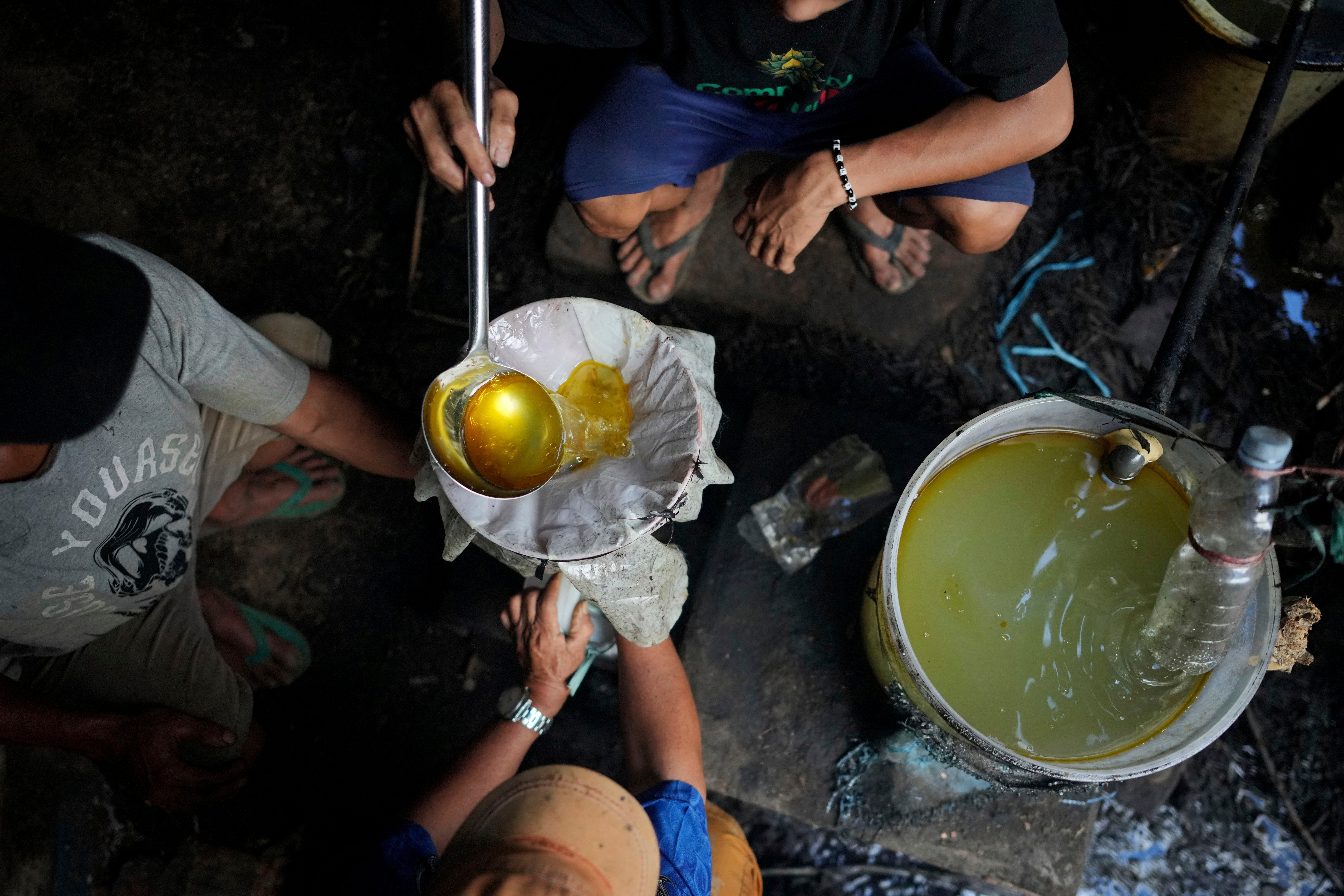 INDONESIA-DEFORESTACIÓN-ACEITE DE PACHULI