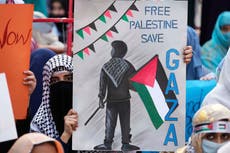 Miles de personas se manifiestan en Pakistán contra los ataques de Israel contra Gaza