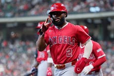 Anderson brilla y Angelinos se imponen 4-1 a Astros luego que fanático obstruye atrapada de Trout