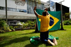 Bolsonaro de Brasil sigue en cuidados intensivos tras cirugía de 12 horas