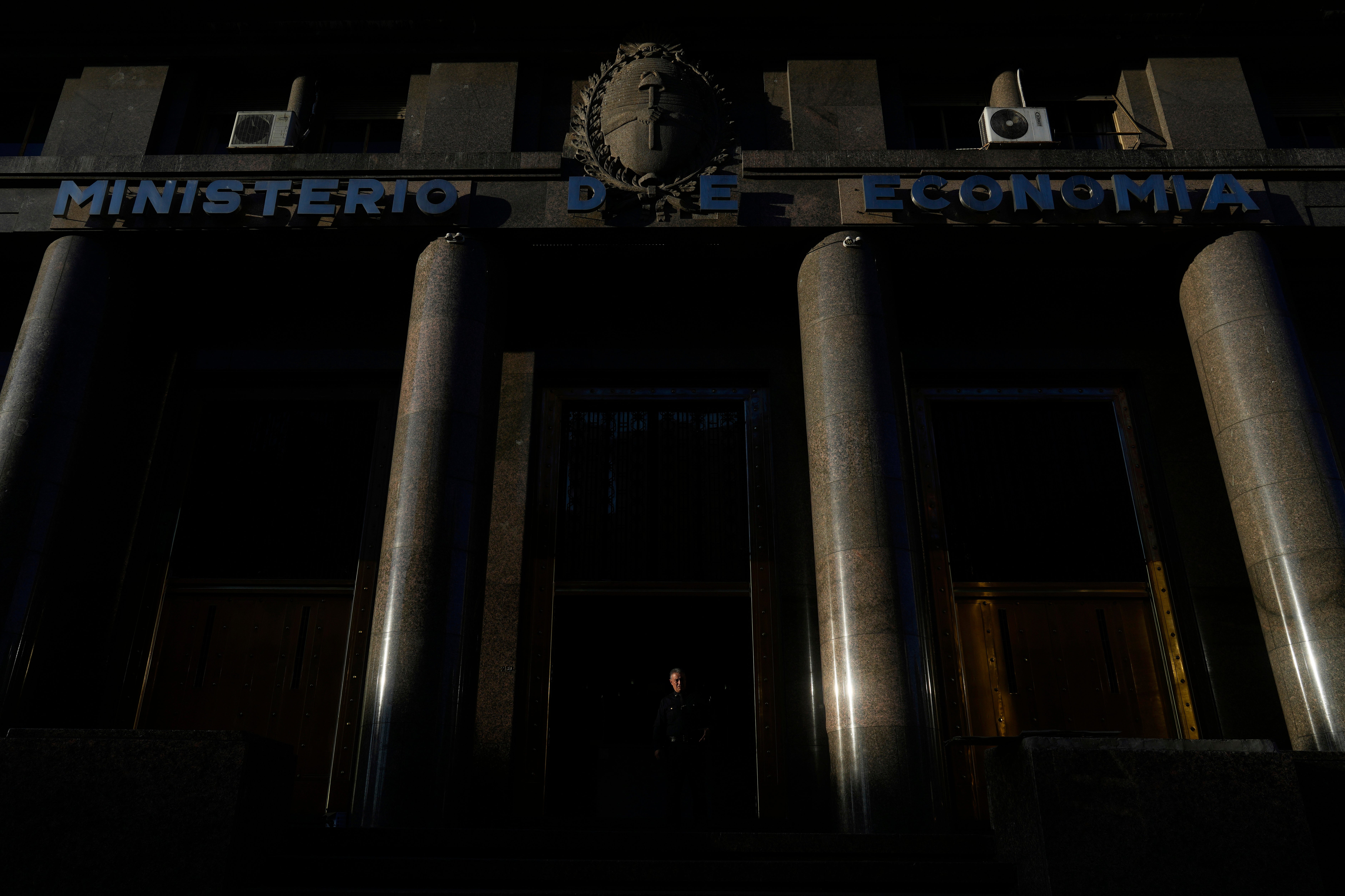 AP EXPLICA-ARGENTINA-CAMBIO