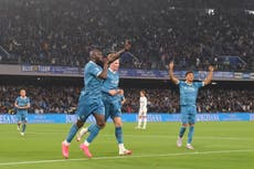 Napoli vence 3-0 a Empoli y sigue presionando al líder Inter en la Serie A