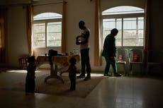 Las redadas israelíes desplazaron a miles en Cisjordania. Quedan pocos refugios