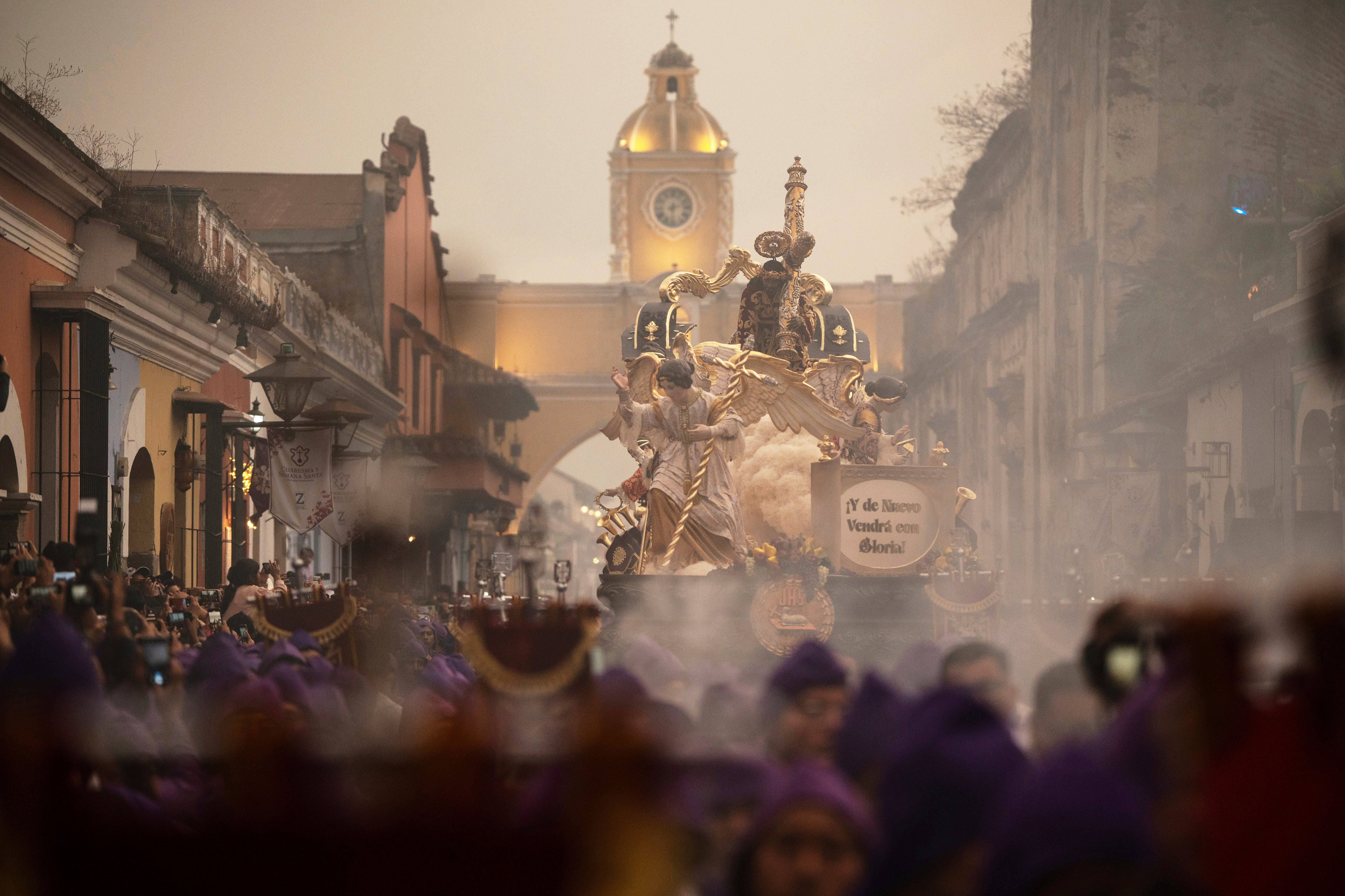 GUATEMALA-SEMANA SANTA-ARTESANOS