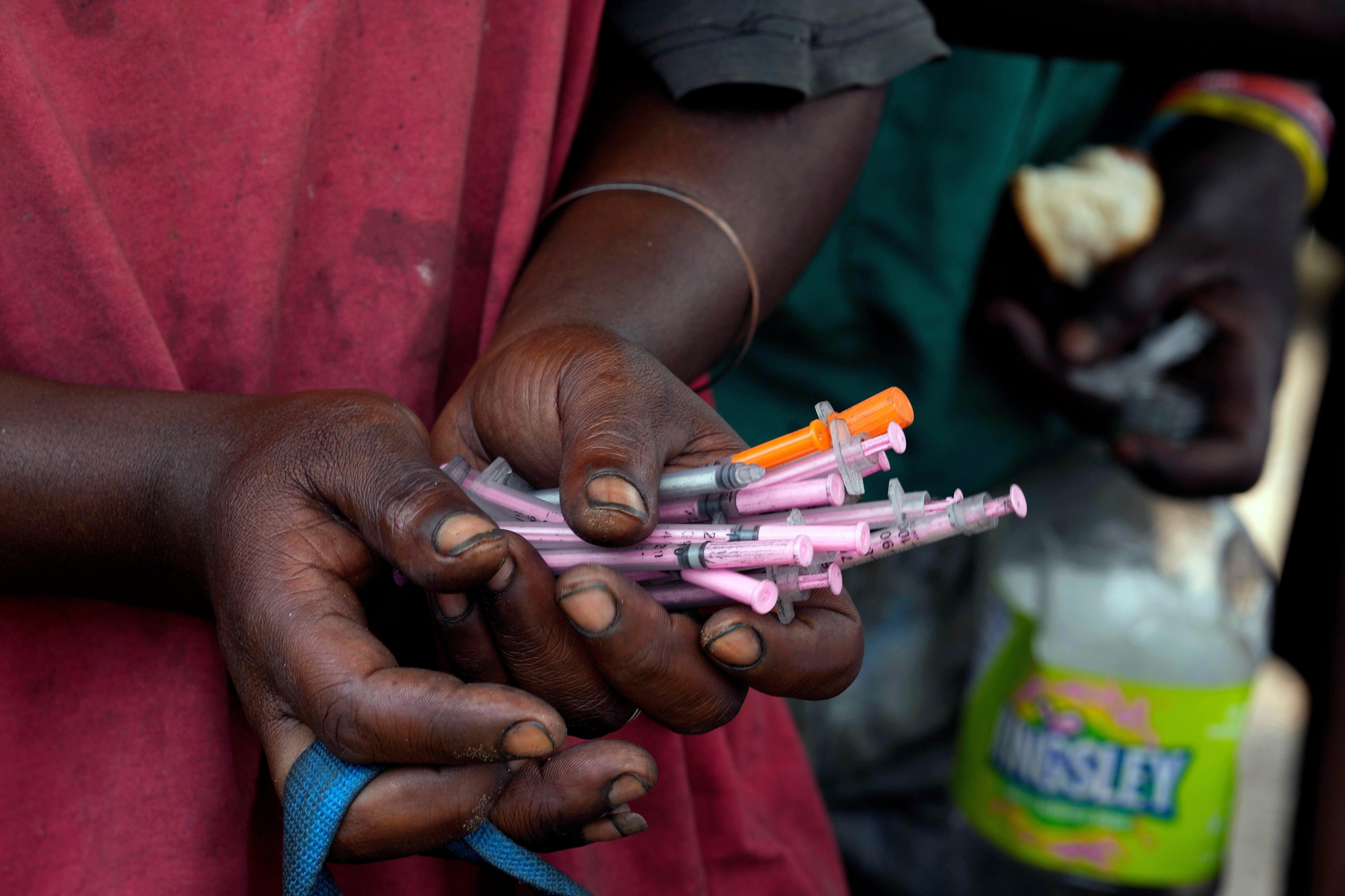 SUDÁFRICA-INTERCAMBIO DE AGUJAS