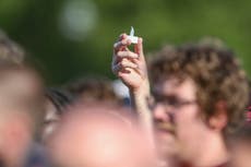 Surgen preguntas sobre cómo hijastro de una policía se convirtió en acusado del tiroteo en Florida