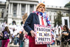 Manifestantes contra el gobierno de Trump se reúnen en NY, Washington y otras ciudades de EEUU