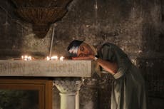AP Fotos: Cristianos de todo el mundo celebran la Pascua con todo y aparición sorpresa del papa