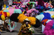 Este pueblo de México celebra la Pascua entre fuego y enormes sombreros