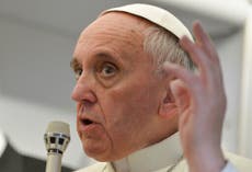 El papa Francisco tendió la mano a migrantes y la comunidad LGBTQ+, pero enfrentó oposición inusual