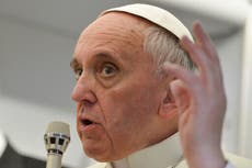 El papa Francisco tendió la mano a migrantes y la comunidad LGBTQ+, pero enfrentó oposición inusual