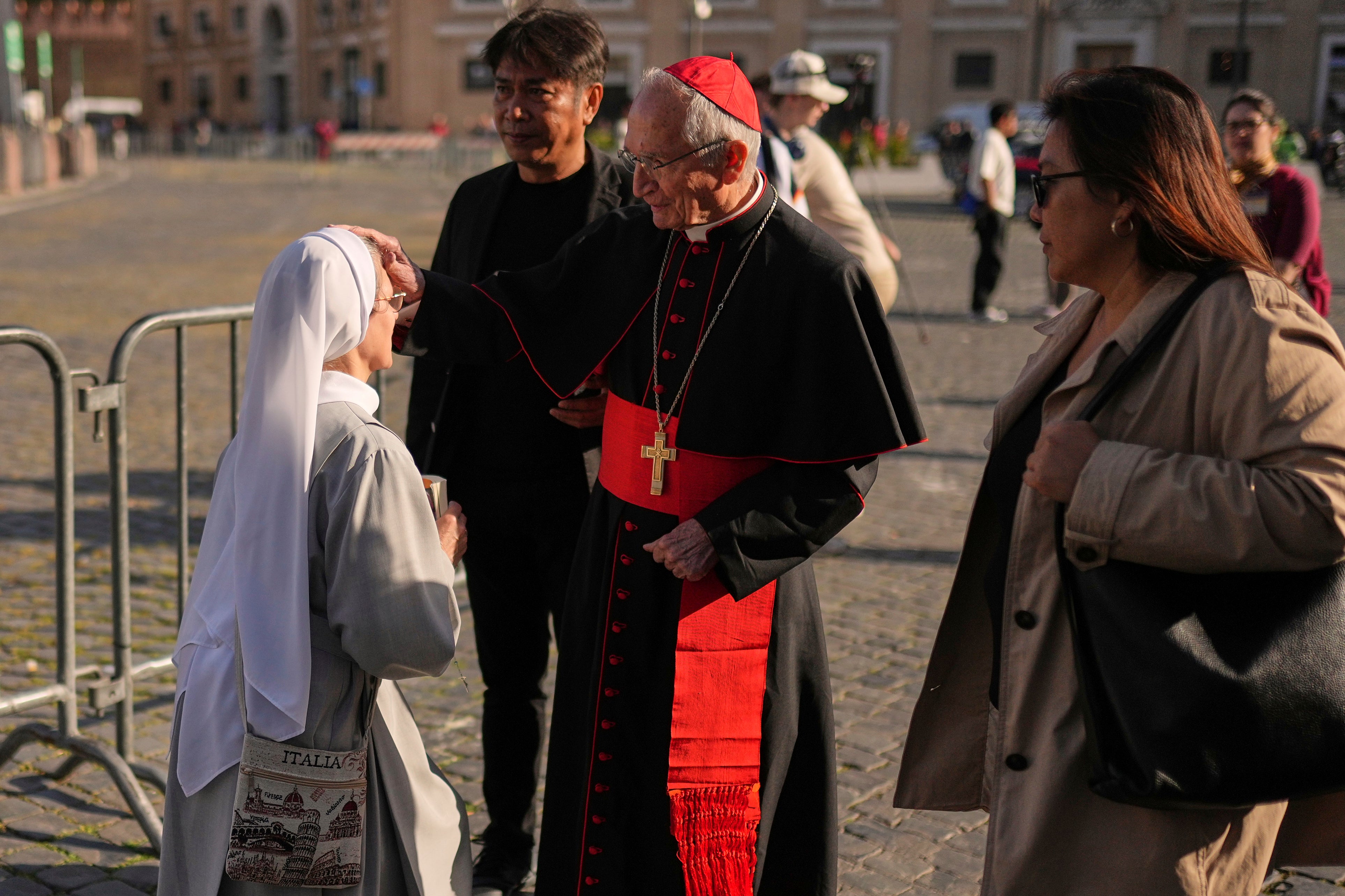 REP-GEN VATICANO-PAPA REACCIONES-FOTOS