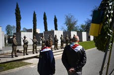 Conductor pierde el control y atropella a varios en Italia; muere 1 persona