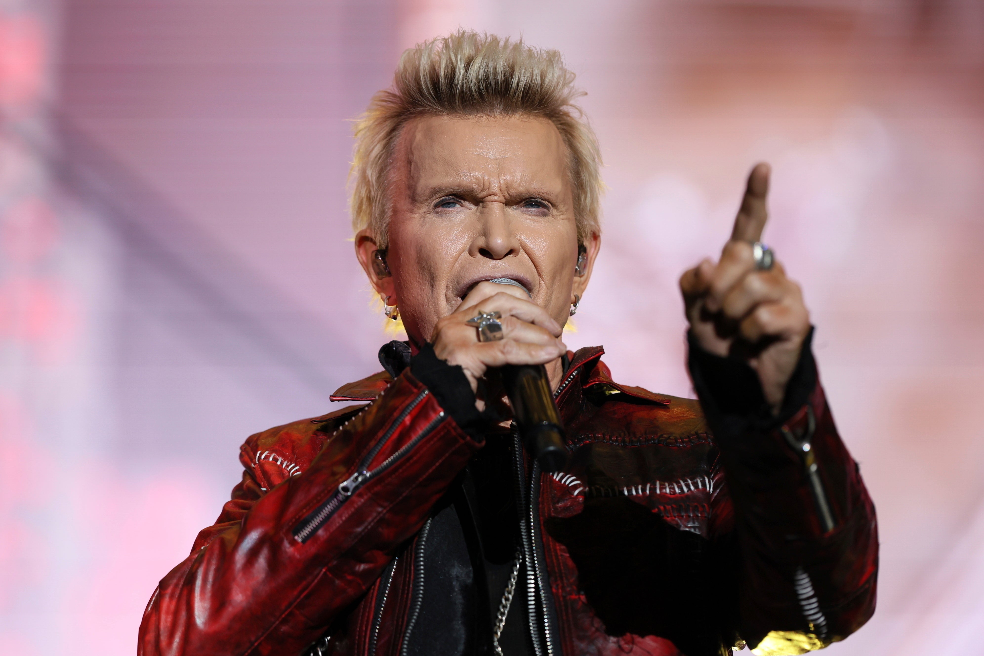 Billy Idol habla sobre su álbum, su documental, adicciones y el Salón de la Fama del Rock & Roll