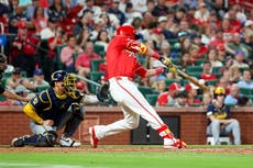 Liberatore lanza seis y ayuda a Cardenales a vencer 3-2 a Cerveceros