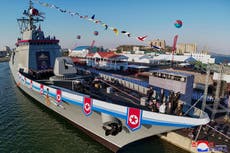 Líder norcoreano presume de nuevo destructor naval y culpa a EEUU de las tensiones