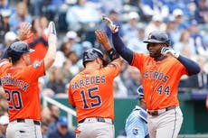 Yordan Álvarez sufre distensión muscular mano derecha. Astros esperan un pronto regreso