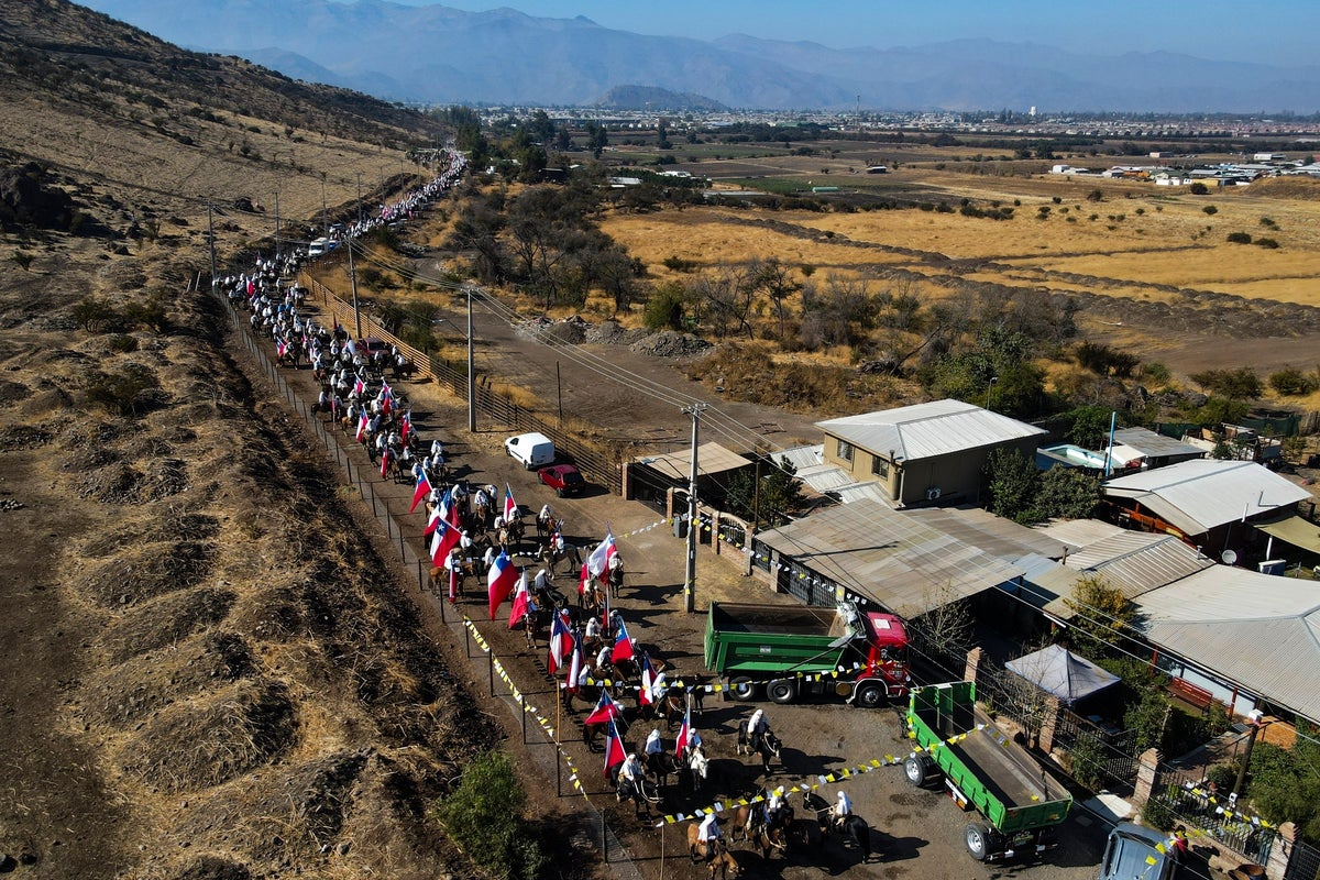 Chile celebra tradicional procesión religiosa a caballo después de la Pascua