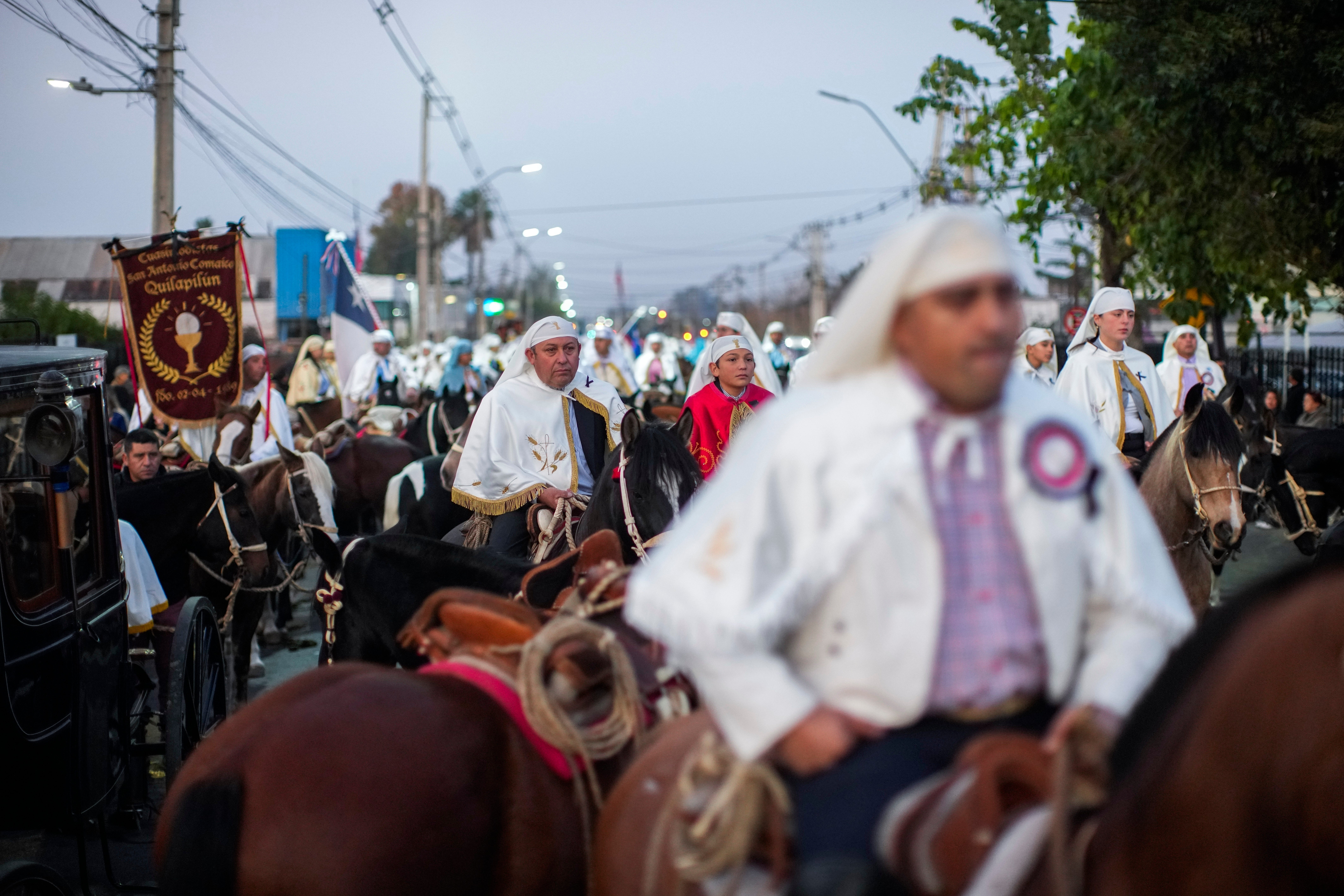 CHILE-PROCESIÓN A CABALLO-PASCUA