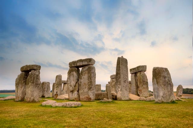 <p>Un antiguo diente de vaca ha arrojado luz sobre las incógnitas que han desconcertado a los estudiosos de Stonehenge durante siglos</p>