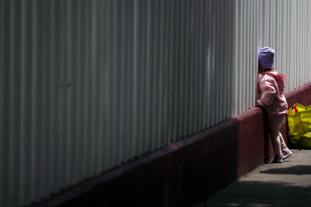 <p>El “zar de fronteras” de EE. UU., Tom Homan, afirma que tener hijos ciudadanos estadounidenses no exime de la deportación a los padres sin estatuto legal</p>