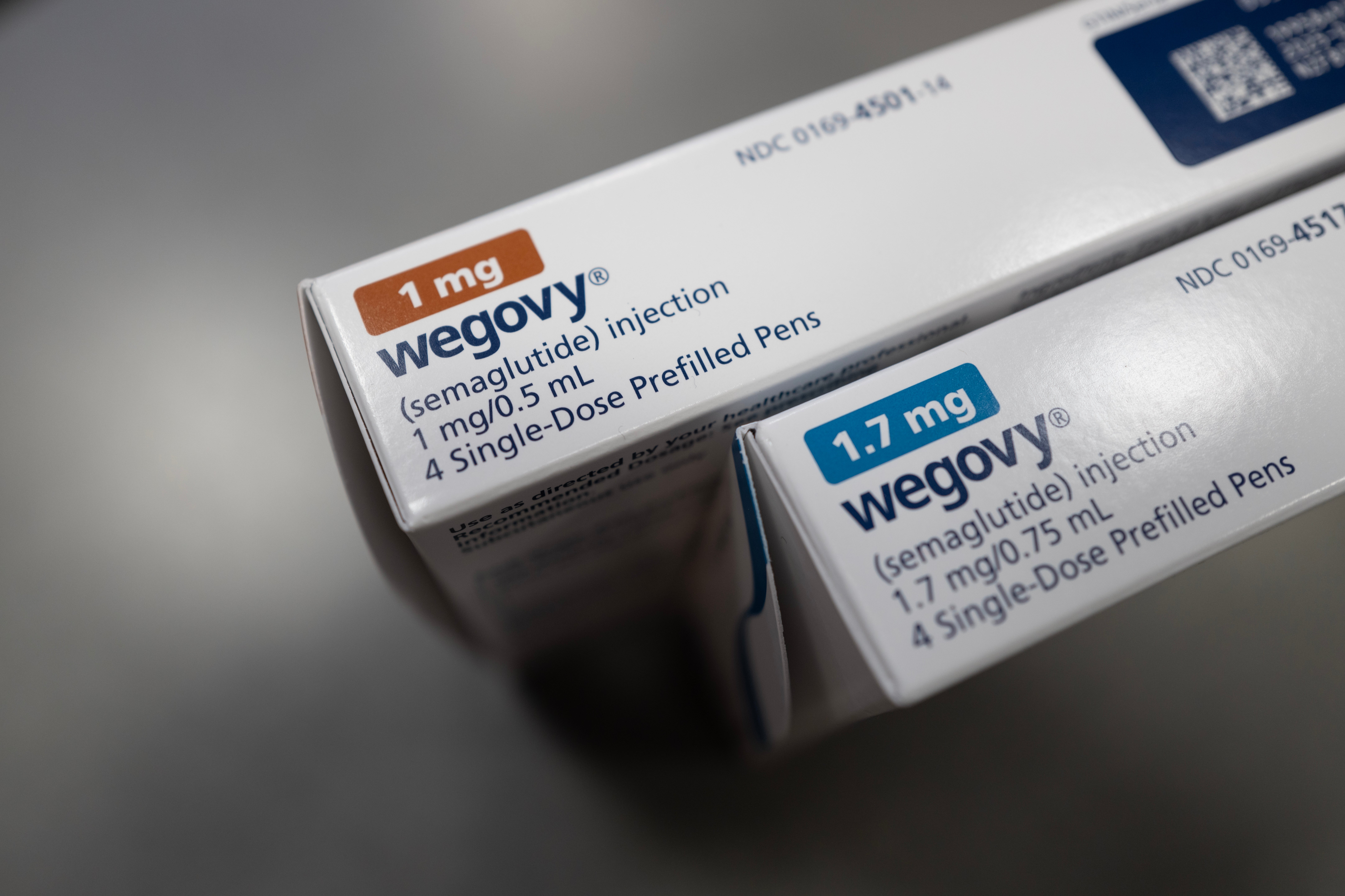 Wegovy y otros medicamentos que contienen semaglutida comparten efectos secundarios similares. Entre ellos se incluyen vómitos, dolor abdominal y otros síntomas que, en algunos casos, pueden llevar a una visita a urgencias