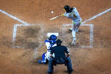 Atléticos explotan en la 9na con jonrón de Rooker y grand slam de Butler para vencer 7-1 a Rangers
