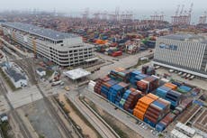 China dice evaluar propuestas de EEUU para conversaciones comerciales, pero aranceles lo dificultan
