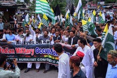 Pakistán pide a aliados del Golfo ayudar a relajar tensiones con India tras ataque en Cachemira