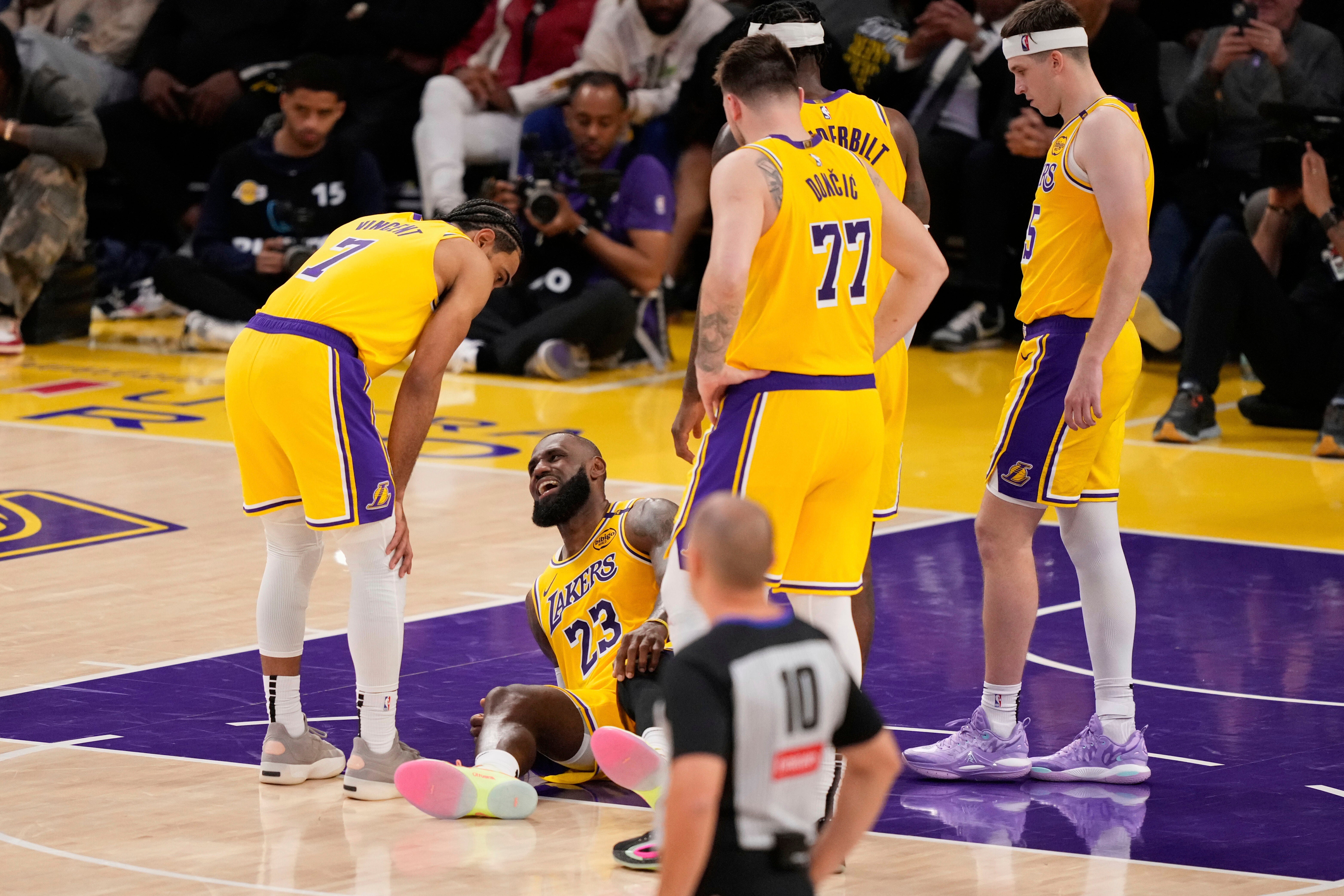 LAKERS-JAMES LESIÓN