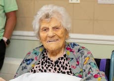 Mujer británica de 115 años, ahora la más longeva del mundo, comparte su receta para una vida larga