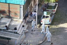 Mujer muere al explotar la bomba que llevaba en la ciudad griega de Salónica, según la policía