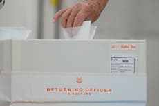 Singapur vota en elecciones en las que el partido gobernante busca ampliar su mayoría