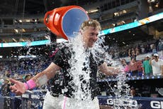 Stowers conecta grand slam para ganar el juego y Marlins vencen 9-6 a Atléticos