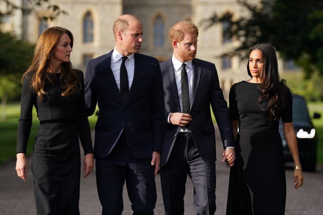 <p>Los príncipes William y Harry con Kate Middleton y Meghan Markle</p>