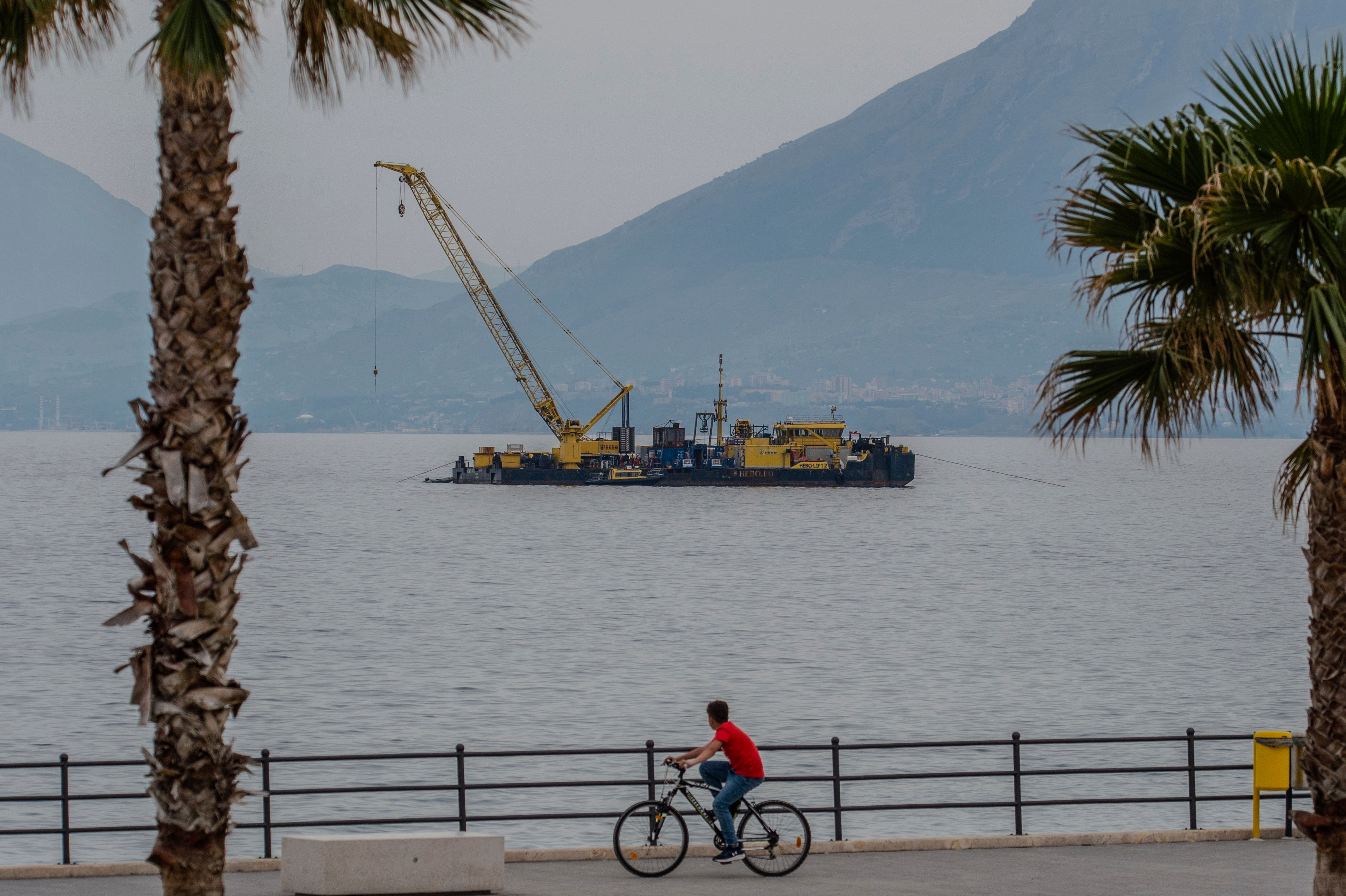 ITALIA YATE HUNDIDO