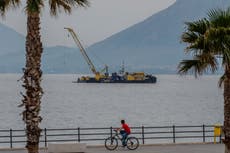 Inician compleja recuperación de superyate hundido cerca de Sicilia