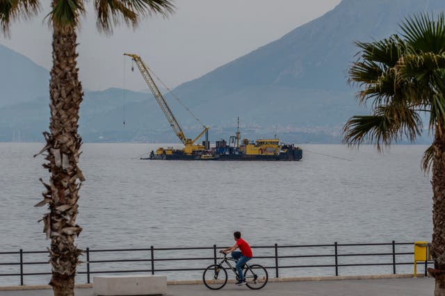 ITALIA YATE HUNDIDO