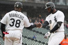 Medias Blancas remontan y vencen 5-4 a Astros en juego acortado a siete entradas por lluvia