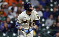 Yelich pega cuadrangular en la victoria 5-1 de los Cerveceros sobre los Astros