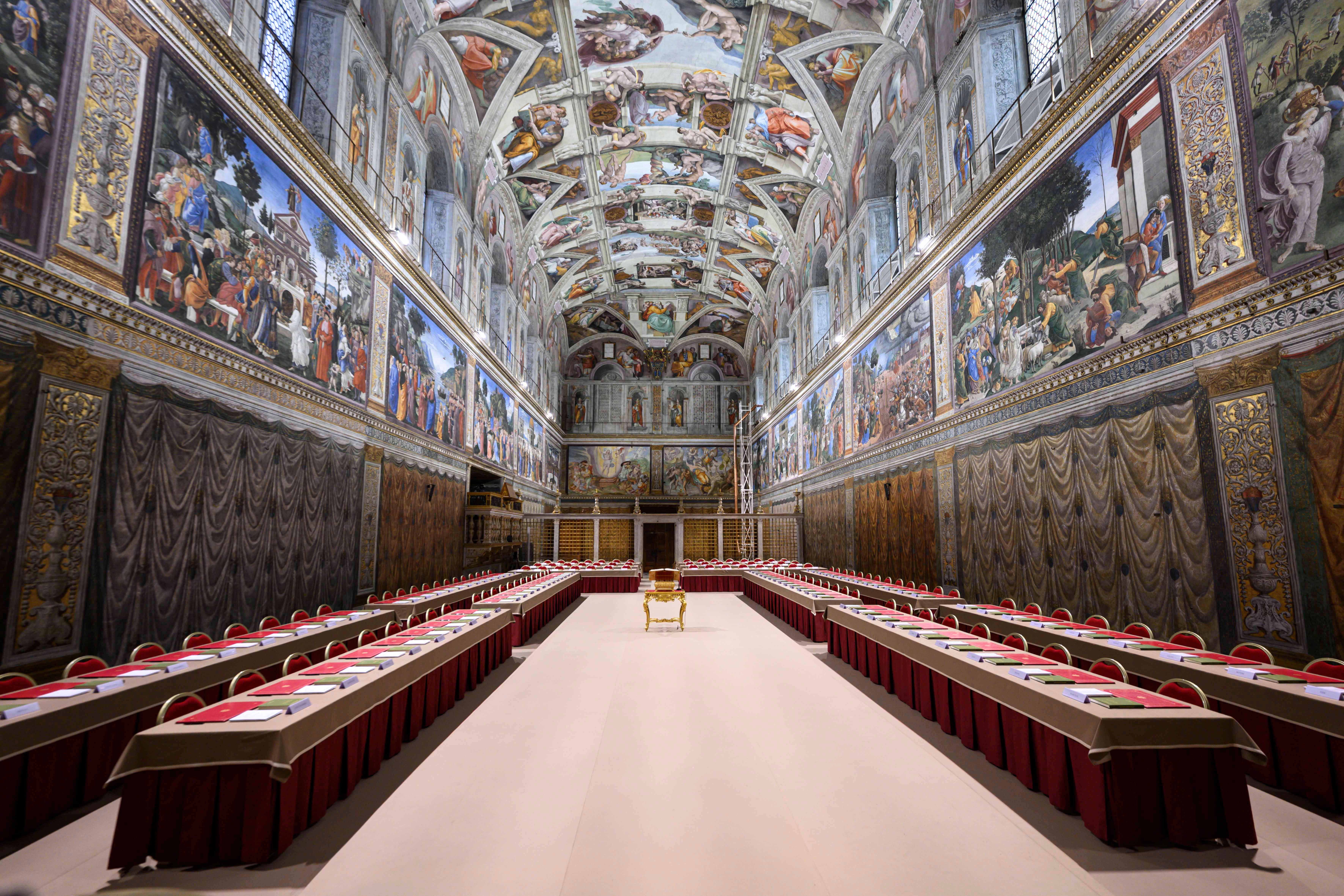 Interior de la Capilla Sixtina, donde se celebrará el cónclave papal