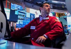 Wall Street cae nuevamente mientras más empresas detallan daños por guerra comercial de EEUU