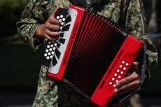 México: Los Alegres del Barranco imputados por apología de delito por usar imagen de líder de cártel