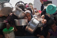 La ayuda humanitaria se agota en Gaza mientras el bloqueo israelí entra en su tercer mes.