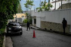 Opositores venezolanos abandonan complejo diplomático argentino tras pasar más de un año refugiados