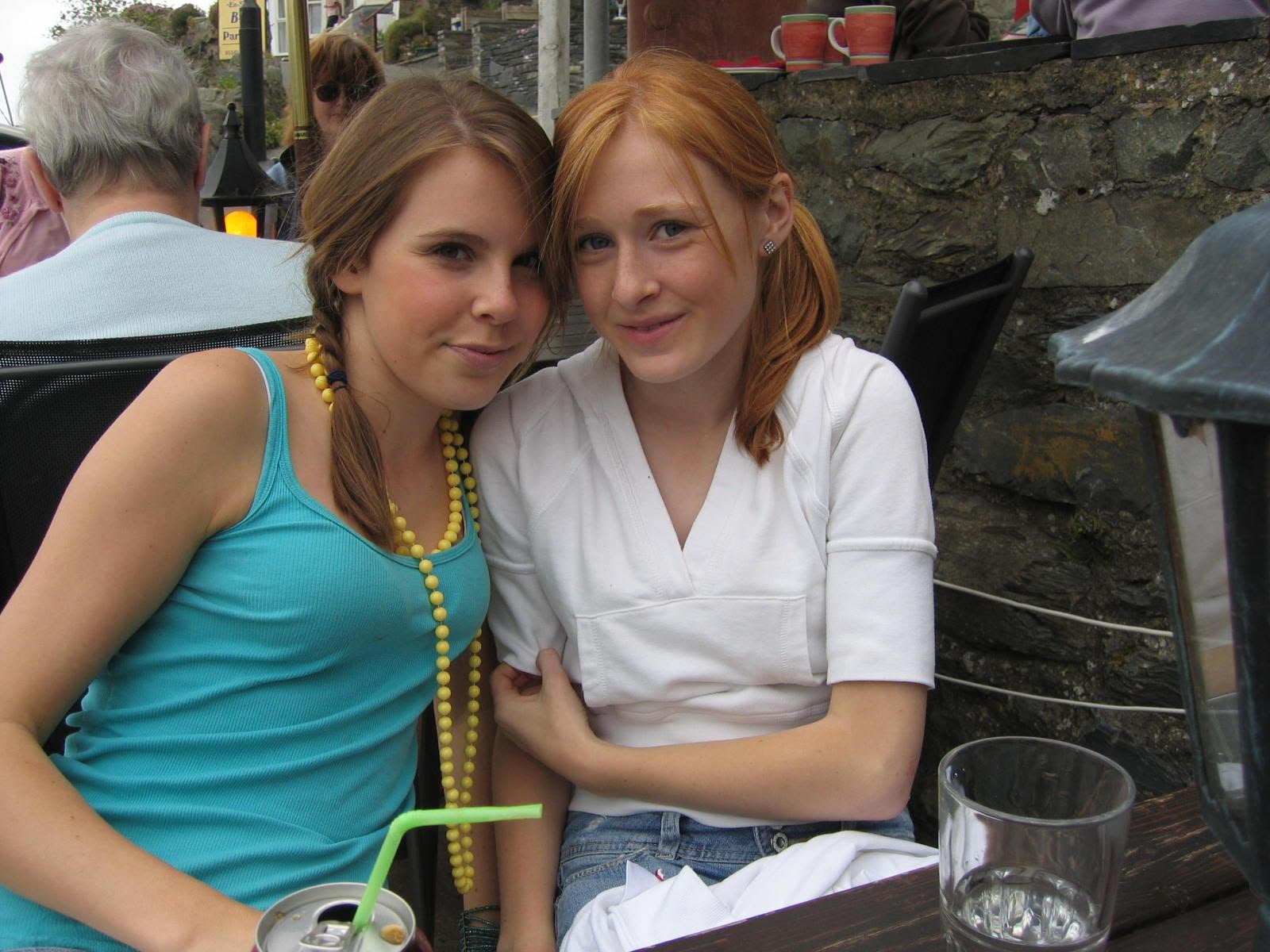Gemma y Ruth de adolescentes