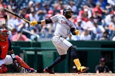 Carlos Santana lidera ataque en la 6ta entrada y Guardianes vencen 8-6 a Nacionales