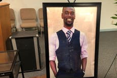 Absuelven a tres expolicías de fatal golpiza a un hombre que huyó de un control de tráfico