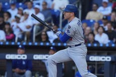 Triple de Freeman con bases llenas ayuda a Dodgers a vencer a Marlins por 10-1
