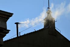 Cónclave: los compuestos que tiñen de blanco el humo 